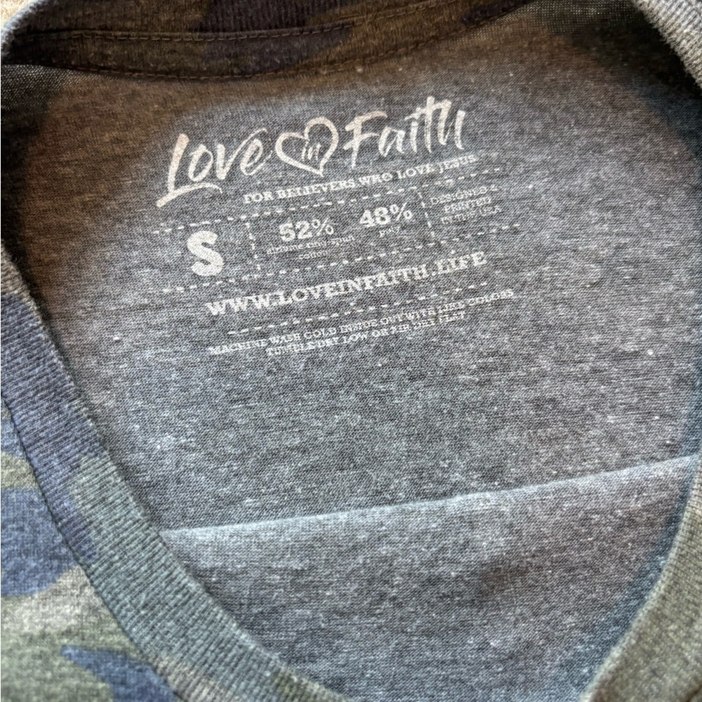 Gray and Camouflage women’s - Picture 2 of 3